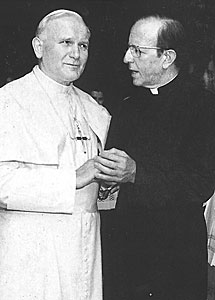 El Papa Juan Pablo II junto a Marciel. | Archivo