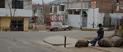 Imagen del local fujimorista que funciona junto a la puerta del penal, a la derecha. | B. Jiménez Imagen del local fujimorista que funciona junto a la puerta del penal, a la derecha. | B. Jiménez