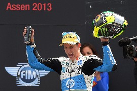 Pol celebra su victoria en Assen.