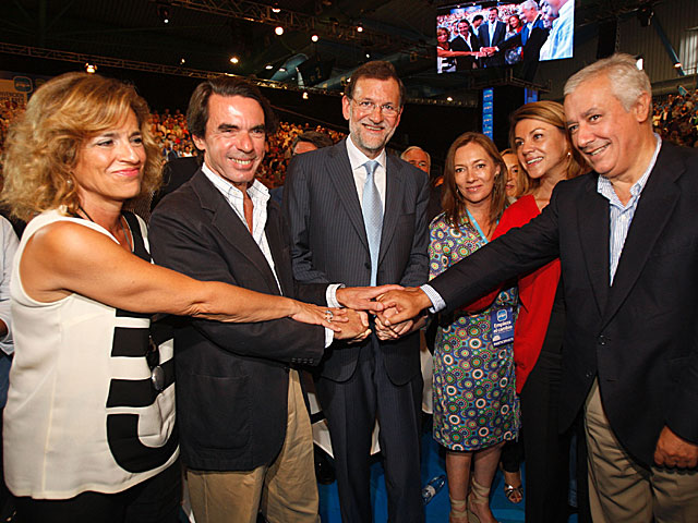 Los Aznar, los Rajoy, Cospedal y Arenas, en el cierre de la Convención. | Antonio Pastor
