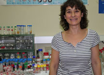 Puerto Morales en su laboratorio del CSIC.