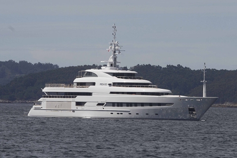 El 'Pegaso', durante las pruebas de mar en la ría de Vigo. | A. G. El 'Pegaso', durante las pruebas de mar en la ría de Vigo. | A. G.