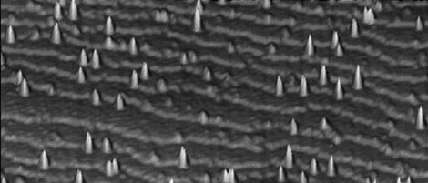 Nuevo material fotovoltaico bajo estudio: puntos cuánticos autoensamblados de InAs. | Grupo MBE, IMM-CSIC. Nuevo material fotovoltaico bajo estudio: puntos cuánticos autoensamblados de InAs. | Grupo MBE, IMM-CSIC.