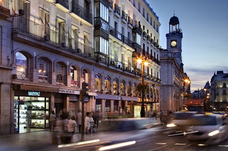 A la izquierda, tienda de la cadena Marypaz junto a la Puerta del Sol madrileña. | EM A la izquierda, tienda de la cadena Marypaz junto a la Puerta del Sol madrileña. | EM