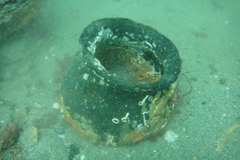Un recipiente cerámico medieval hallado en aguas de A Mariña lucense. | Xunta de Galicia