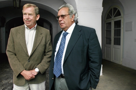 Vaclav Havel y Raúl Rivero, en Praga, en 2005. | AFP