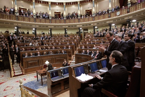 Mariano Rajoy, recibe el aplauso desde sus filas, al terminar el discurso de investidura. | Efe