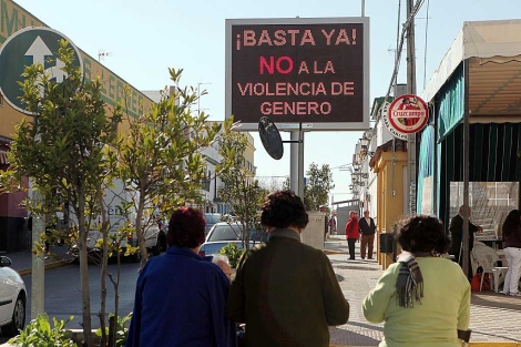 Panel contra la violencia de género tras el último asesinato en Marchena (Sevilla). | Jesús Morón