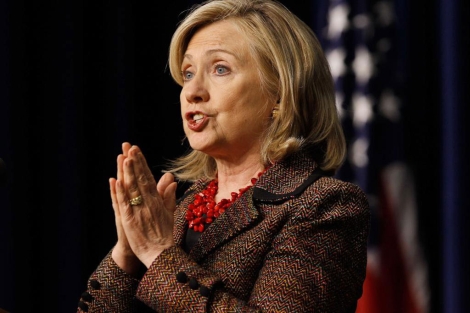 La secretaria de Estado de Estados Unidos, Hillary Clinton, habla a la prensa. | Afp