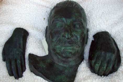 Reproducciones de bronce de Joseph Stalin subastadas en el Reino Unido. | Afp