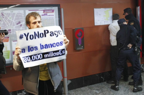 Momento de la detención de uno de los miembros del 'Yo no pago'. | Efe.