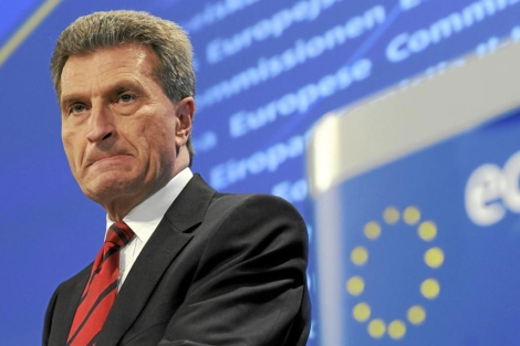 El comisario de Energía de la UE, Günther Oettinger, durante un discurso en la CE. | AFP