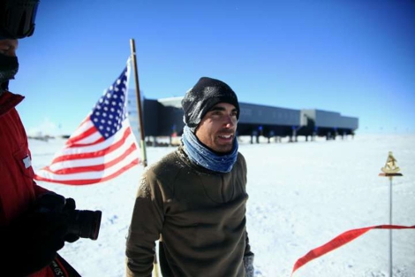 El físico Carlos Pobes, en la base Amundsen-Scott en la Antártida. | UZ