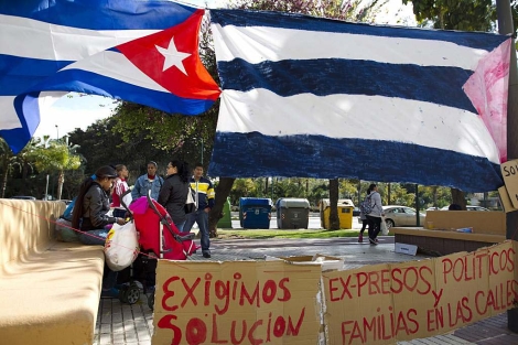 manifestación de ex presos cubanos y familiares en Málaga. | Efe