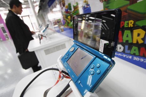 Una Nintendo 3DS en una tienda en Japón. | Efe