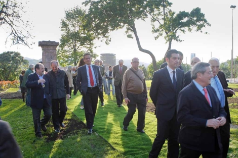 Basagoiti tras subir las escaleras de Begoña se dirige al monumento a los Auxiliares.| Justy