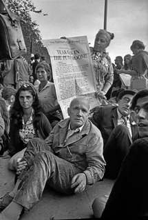 Jean Genet y William Burroughs, en una manifestación. | Ratmond Depardon Jean Genet y William Burroughs, en una manifestación. | Ratmond Depardon