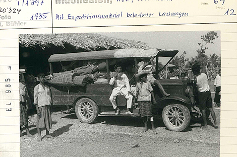 La camioneta de Alfred Bühler y Willy Meyer durante su viaje a Indonesia, 1935.