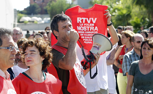 Protesta de los trabajadores de RTVV en los estudios de Burjassot. | José Cuéllar