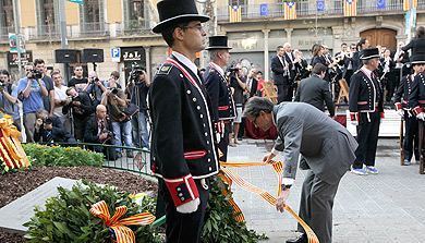 Mas en la ofrenda ofrenda floral a Rafael de Casanova. | A. Moreno