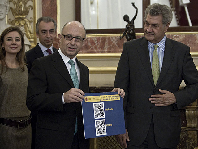 Montoro y Posada posan con los códigos QR de las Cuentas. | Alberto Di Lolli Montoro y Posada posan con los códigos QR de las Cuentas. | Alberto Di Lolli
