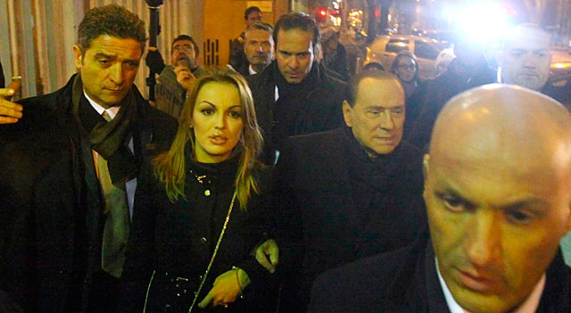 Pascale y Berlusconi, el pasado día 9 en Milán. | Efe/EPA