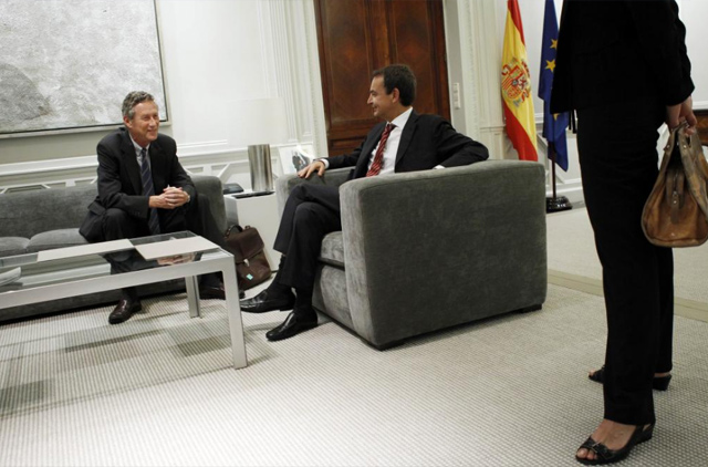 Olivier Blanchard, reunido con Zapatero en La Moncloa en 2010. | Reuters