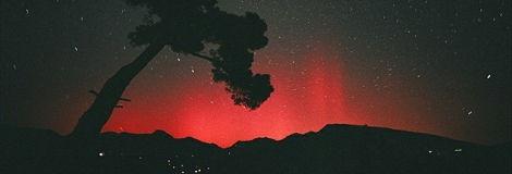 Una aurora roja en Niza, 2001. | L. Bernardi, spaceweather.com
