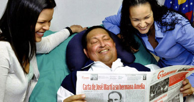 Imagen de Chávez convaleciente junto a sus hijas