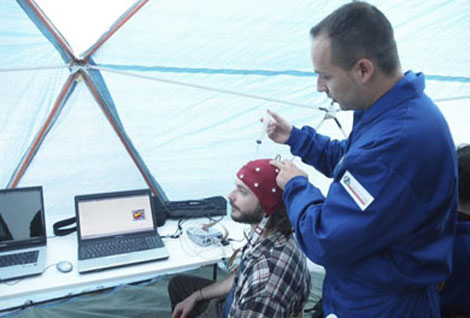 Un experimento para controlar la salud de los 'astronautas'.| Juan A. Pérez