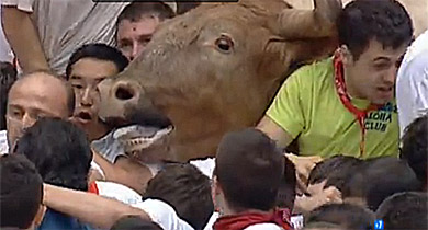 Los toros se han encontrado con un gran tapón al llegar a la plaza. | RTVE