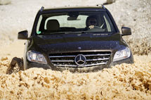 Al volante del Mercedes ML Al volante del Mercedes ML