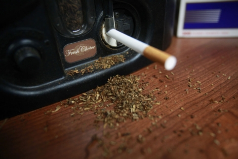 Una máquina de liar tabaco. | S. Stapleton