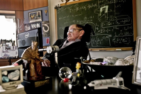 Stephen Hawking en su oficina de la Universidad de Cambridge. | AFP
