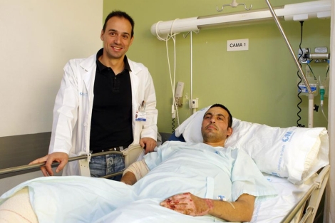 Pedro Pique, junto al cirujano plástico José Luis Fernández-Cañamaque. | Antonio Heredia