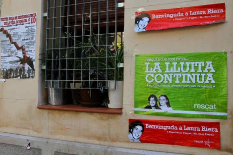 Carteles en Gràcia anunciando el homenaje de esta tarde. | Christian Maury